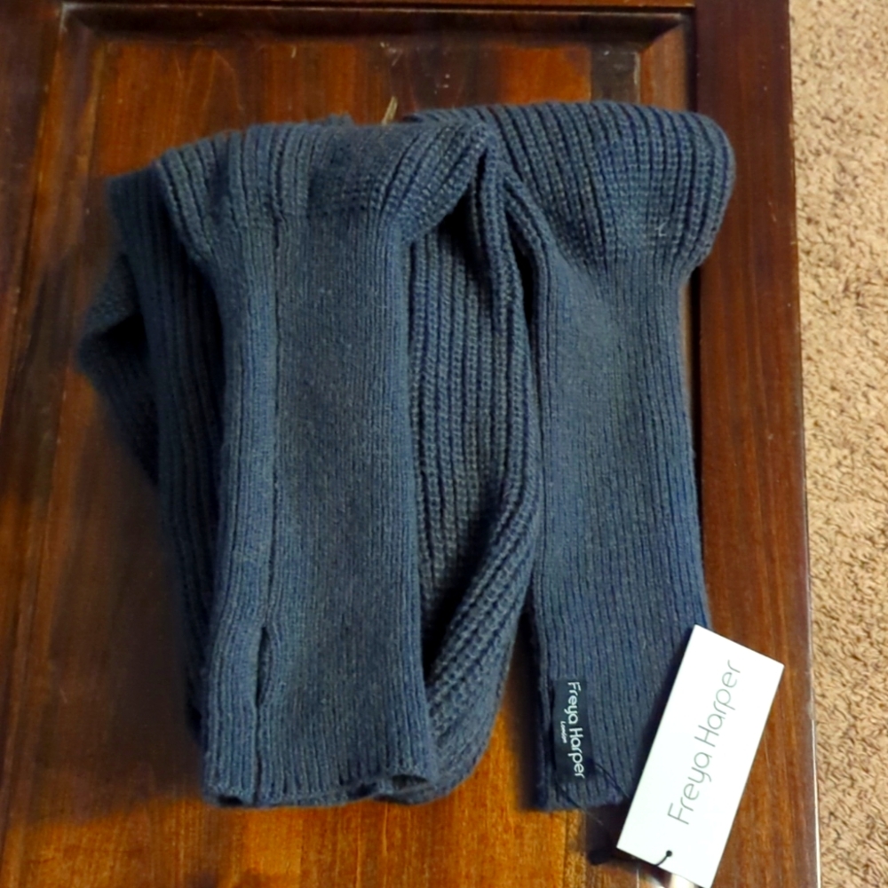 Freya Harper New Essence scarf